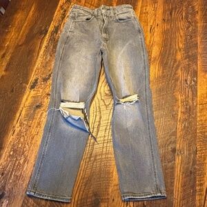 Ladies Hollister Ultra High Rise Mom Jean - Gray Size 0S/W24